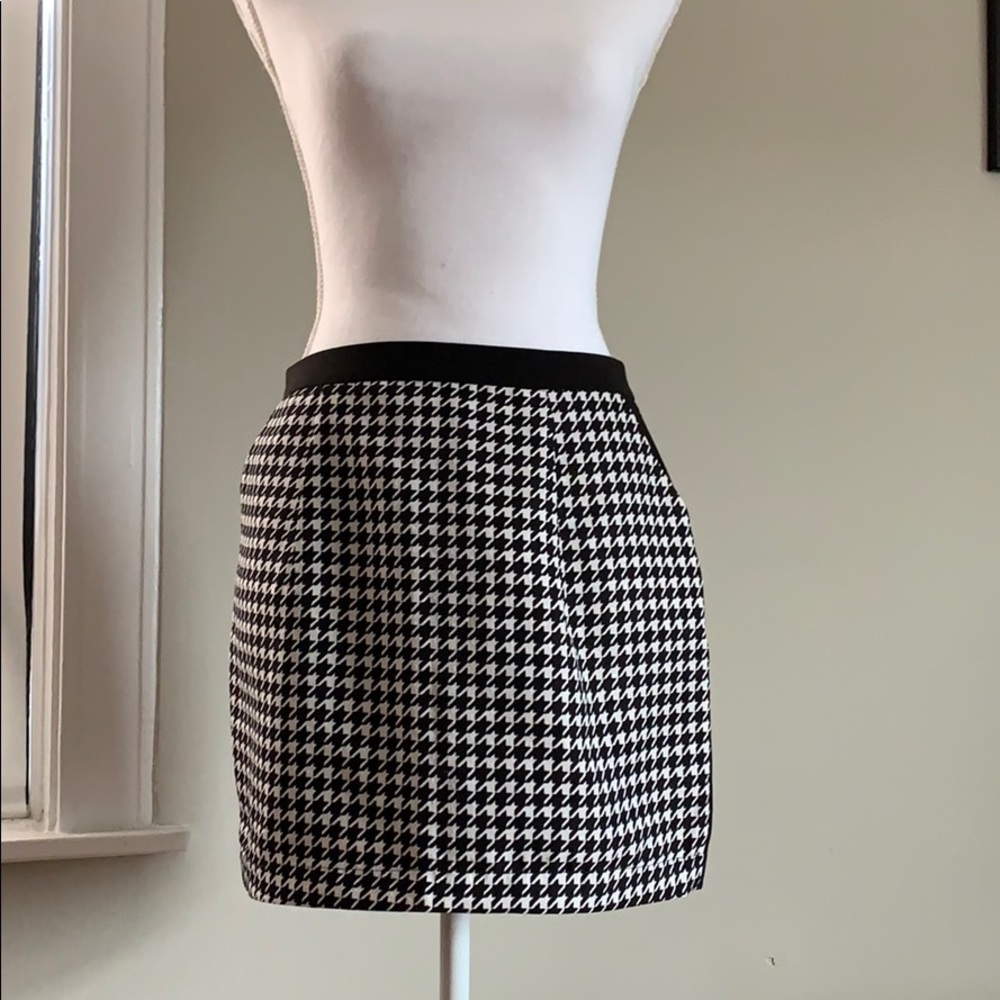 DRESS FORUM Houndstooth Mini Skirt